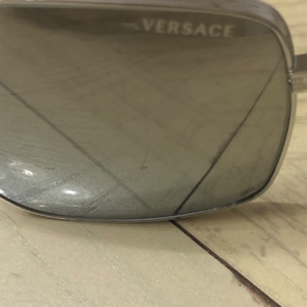 Versace - Picture 5 of 5